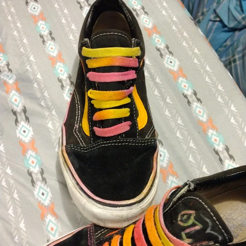 Vans - Picture 1 of 2